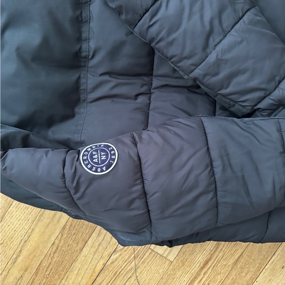 SOLD: ABERCROMBIE & FITCH PUFFER - MEDIUM - Picture 5 of 16